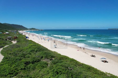 Mole Strand Luftaufnahme, Insel Florianopolis, Santa Catarina. Hochwertiges Foto. Conceicao-See im Hintergrund.