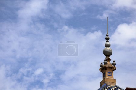 Sevilla, Spanien - 10. Mai 2024: Barocke Dachkonstruktion des San Telmo Palastes, ein Wahrzeichen der Stadt. Hochwertiges Foto