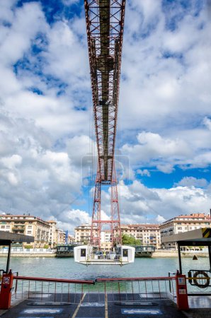 Téléchargez les photos : Pont Vizcaya, pont de fer architectural, le premier pont de ferry au monde pour les piétons et les véhicules - en image libre de droit