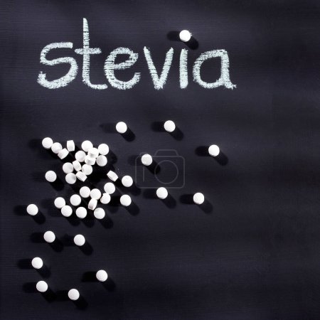Téléchargez les photos : Stevia rebaudiana - Édulcorants pour comprimés de la plante stévia - en image libre de droit