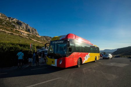 Foto de Cabo Formentor, Palma de Mallorca - España. 1 de octubre de 2022. El sistema de autobuses, transporte público interurbano de las Islas Bareal - Imagen libre de derechos