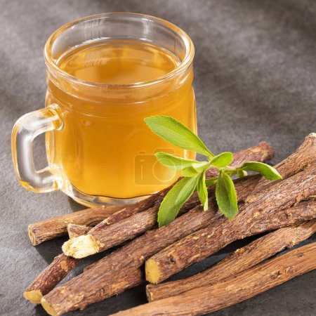Glycyrrhiza glabra - Hot licorice tea sweetened with stevia leaves