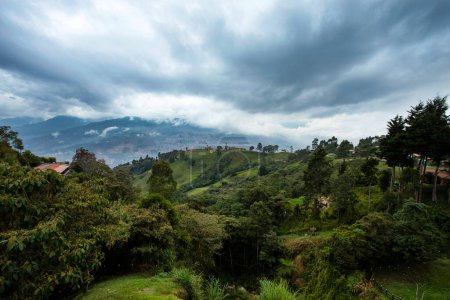 Foto de Antioquia paisaje montañoso con montañas llenas de vegetación - San Félix, Bello - Colombia - Imagen libre de derechos