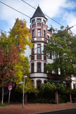Téléchargez les photos : Hanovre, Allemagne - 14 octobre 2022. Bâtiment traditionnel dans la ville de Hanovre, capitale de l'État allemand de Basse-Saxe - en image libre de droit