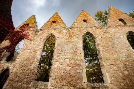 Téléchargez les photos : Hanovre, Allemagne - 14 octobre 2022. Les ruines de l'église d'Aegidienkirche à Hanovre, détruites lors du bombardement de la Seconde Guerre mondiale - en image libre de droit