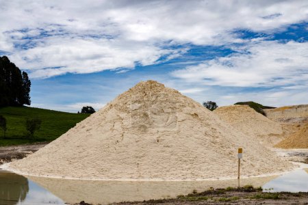 Open foundation kaolin mine - Extraction of white mud and clay