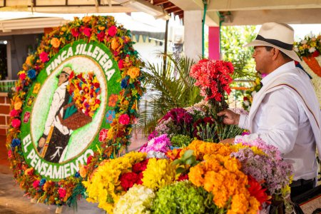 Foto de Medellín, Antioquia - Colombia - Agosto 02, 2023. Desfile de Silleteros, la ciudad celebra la feria de flores - Imagen libre de derechos
