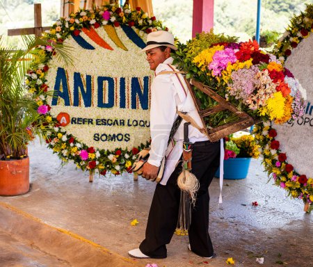 Foto de Medellín, Antioquia - Colombia - Agosto 02, 2023. Desfile de Silleteros, la ciudad celebra la feria de flores - Imagen libre de derechos