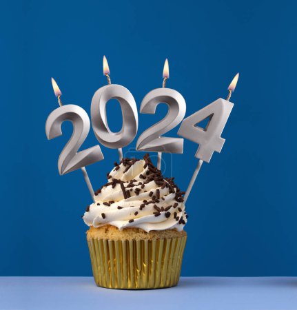 Foto de Velas número 2024 para feliz año nuevo - Celebración de Nochevieja - Imagen libre de derechos