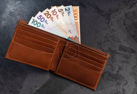 Kolumbianische Papierwährung in allen Stückelungen - Banknoten im Portemonnaie