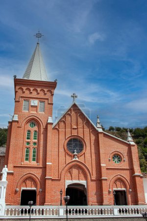Montebello, Antioquia - Kolumbien. 24. Januar 2024. Katholische Kultkirche im Hauptpark