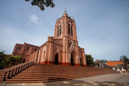 Foto de San Roque, Antioquia - Colombia - 11 de septiembre de 2022. La construcción de la iglesia de San Roque comenzó en 1880 - Imagen libre de derechos
