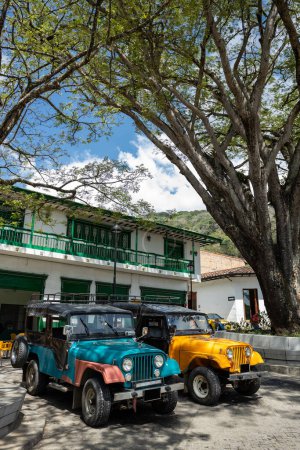 Téléchargez les photos : Ciudad Bolivar, Antioquia - Colombie. 21 février 2024. Transport traditionnel des villes colombiennes - en image libre de droit