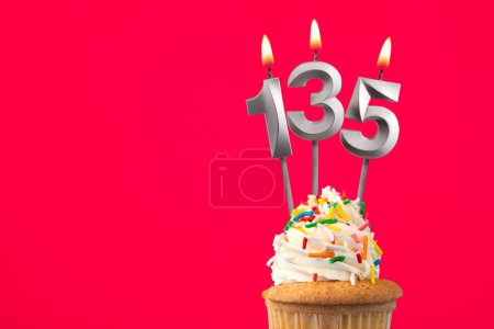 Horizontale Geburtstagskarte mit Cupcake - Brennende Kerze Nummer 135