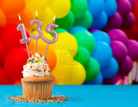 Geburtstagskarte - Kerze Nummer 135 mit bunten Luftballons vom Schwulenmarsch