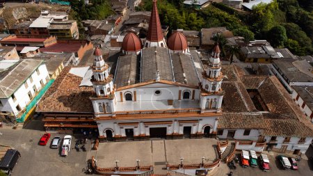 Foto de Concordia, Antioquia - Colombia. 26 de diciembre de 2023. Iglesia de Nuestra Señora de Mercedes, Es un templo de culto católico. - Imagen libre de derechos