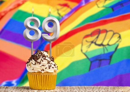 Geburtstagskarte mit Gay Pride Farben - Kerze Nummer 89