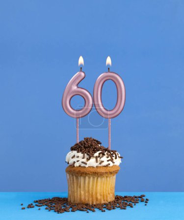 Kerze Nummer 60 - Geburtstagskarte mit Cupcake auf blauem Hintergrund