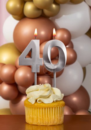 Geburtstagskerze Nummer 40 - Feier Luftballons Hintergrund