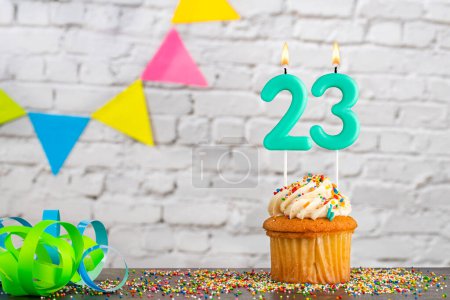Vela número 23 - Celebración de cumpleaños con magdalena