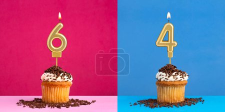 Geburtstag Nummer 6 und Nummer 4 in den Kerzen mit Cupcakes