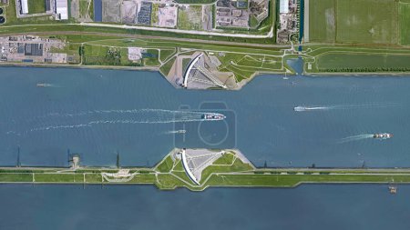 Téléchargez les photos : Delta works, Maeslantkering Maeslant Barrier, vue aérienne d'en haut, Birds eye view Maeslantkering Rotterdam, Pays-Bas - en image libre de droit