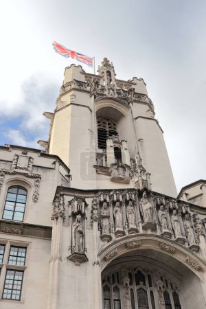 Le Middlesex Guildhall, un palais de justice à Westminster qui abrite la Cour suprême du Royaume-Uni et le Comité judiciaire du Conseil privé.