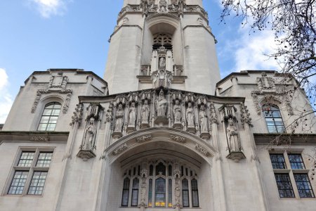 Le Middlesex Guildhall, un palais de justice à Westminster qui abrite la Cour suprême du Royaume-Uni et le Comité judiciaire du Conseil privé.
