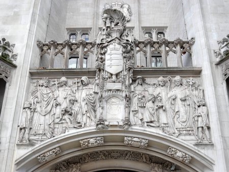 Architektonische Details und Figuren der Middlesex Guildhall