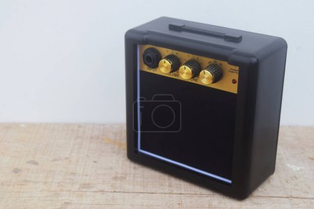 Mini guitar amplifier with good sound and very simple to use