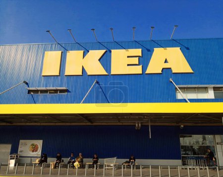 Foto de Fundada en Suecia por Ingvar Kamprad, de 17 años, en 1943, IKEA ha sido el minorista de muebles más grande del mundo desde 2008.. - Imagen libre de derechos