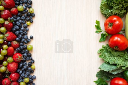 Foto de Comida saludable. Hortalizas y frutas sobre fondo de madera. Banner Vista superior. - Imagen libre de derechos