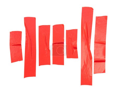 Téléchargez les photos : Ensemble de vue de dessus de ruban adhésif vinyle ridé rouge ou bande de tissu en forme de rayures est isolé sur fond blanc avec chemin de coupe. - en image libre de droit
