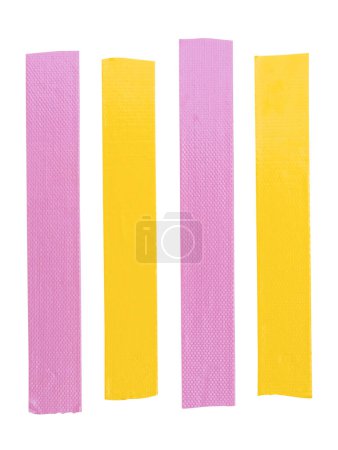 Set aus rosa und gelben Klebefolien oder Kleidungsbändern in Streifenform ist isoliert auf weißem Hintergrund mit Clipping-Pfad.