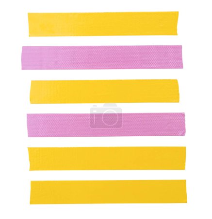 Set aus rosa und gelben Klebefolien oder Kleidungsbändern in Streifenform ist isoliert auf weißem Hintergrund mit Clipping-Pfad.