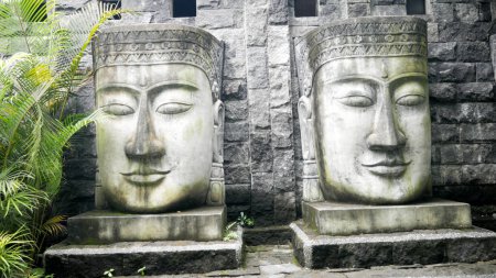 Téléchargez les photos : Statue de Bouddha. prise à Lembah Tumpang, Malang, Java oriental, Indonésie. 18 février 2023 - en image libre de droit