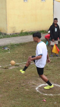 Foto de Gorontalo, marzo de 2023 - Un concurso de takraw organizado por la organización juvenil del pueblo de Tualango para conmemorar el concurso juvenil - Imagen libre de derechos