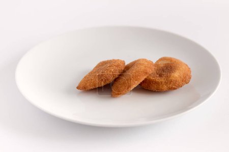 Rissole in French, as risole in Brazil, or rissol in Portugal, is a salty pastry, a kind of half-moon shaped snack, it can be meat, shrimp or cheese.