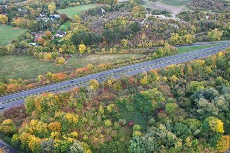 Téléchargez les photos : Aerial View of British Roads at Countryside - en image libre de droit