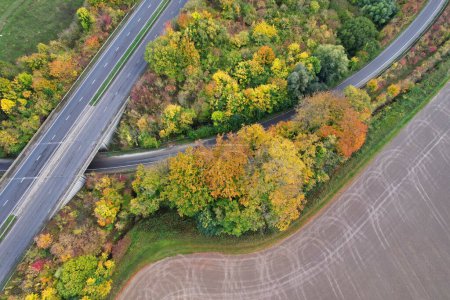 Téléchargez les photos : Aerial View of British Roads at Countryside - en image libre de droit