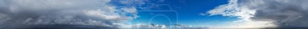 Foto de Vista panorámica de nubes de colores en el cielo matutino - Imagen libre de derechos