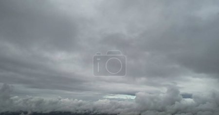 Foto de Beautiful and Dramatic Clouds over British City - Imagen libre de derechos