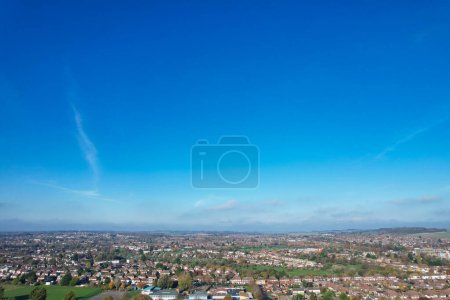 Foto de Hermosa vista aérea de Luton Town of British City en un claro día soleado de invierno - Imagen libre de derechos