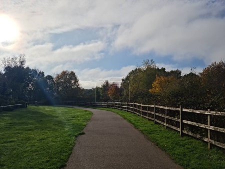 Téléchargez les photos : Paysage du parc public local à St Albans Town of England - en image libre de droit