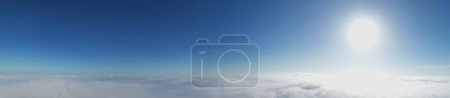 Foto de Drone vista por encima de las nubes de niebla en el día - Imagen libre de derechos