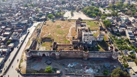 Téléchargez les photos : Vue Aérienne du Fort Historique Royal Shahi Qila à Sheikhupura - en image libre de droit
