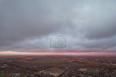 Téléchargez les photos : Beautiful Orange Sunset and Clouds over City - en image libre de droit