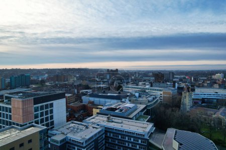 Téléchargez les photos : GRANDE-BRETAGNE, LUTON - 22e JANVIER, 2023 : Vue à grand angle du centre-ville, vue moderne et historique de la ville d'Angleterre - en image libre de droit