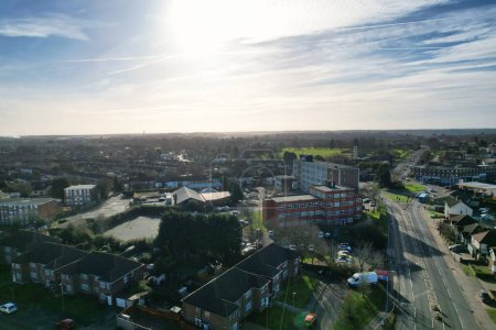 Foto de Vista aérea de la ciudad de Luton durante el día soleado - Imagen libre de derechos