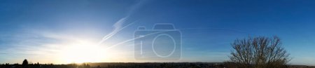 Téléchargez les photos : Beautiful Sunrise Sky over City - en image libre de droit